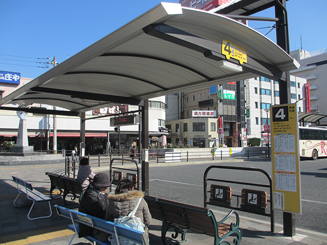 福山駅前バス乗り場④番　医療センター川口経由の「卸町行き」か「中国バス本社行き」に乗ります